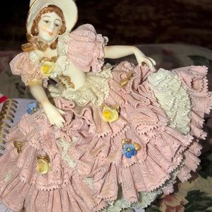 Oooops Drastically reduced!! Lady Figurine My clumsiness is now your opportunity